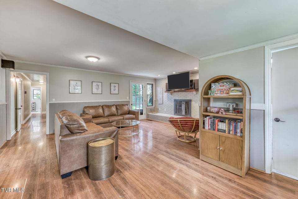 Photo #6: 837 Parkway Boulevard