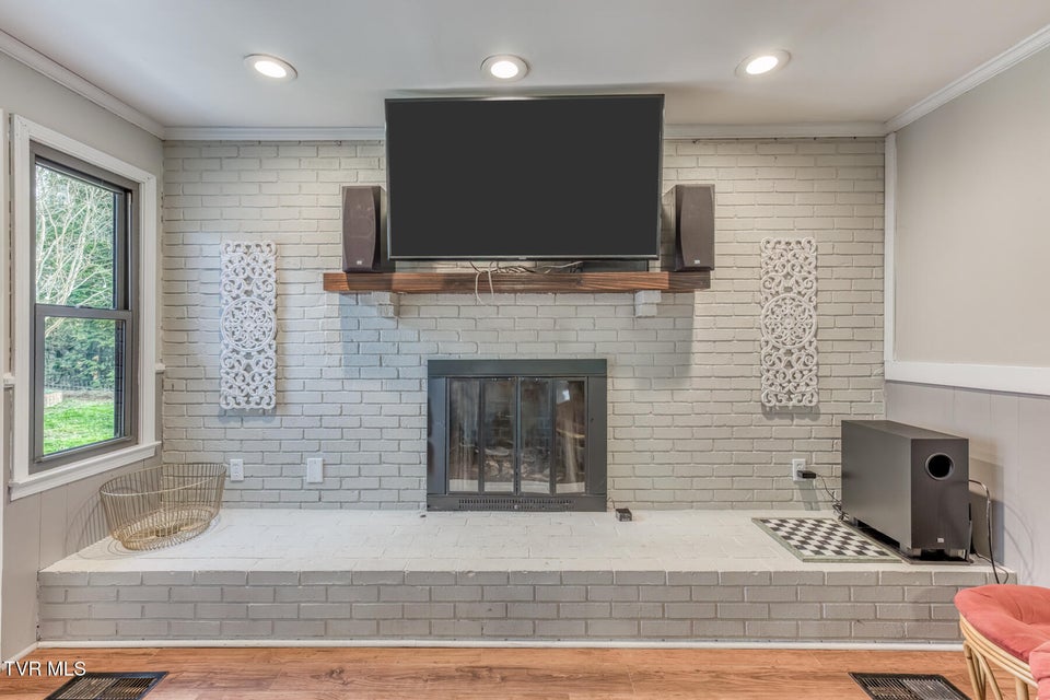 Photo #8: 837 Parkway Boulevard