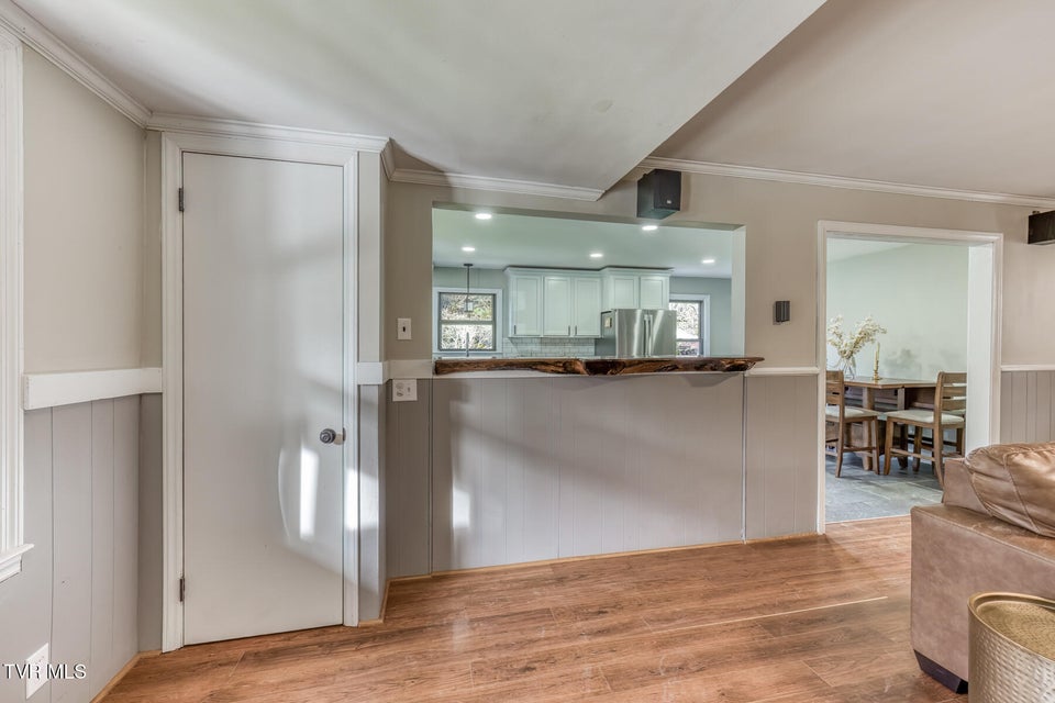 Photo #10: 837 Parkway Boulevard