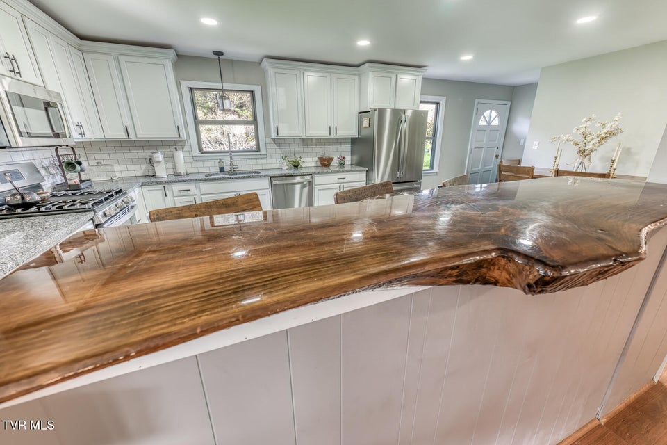 Photo #11: 837 Parkway Boulevard