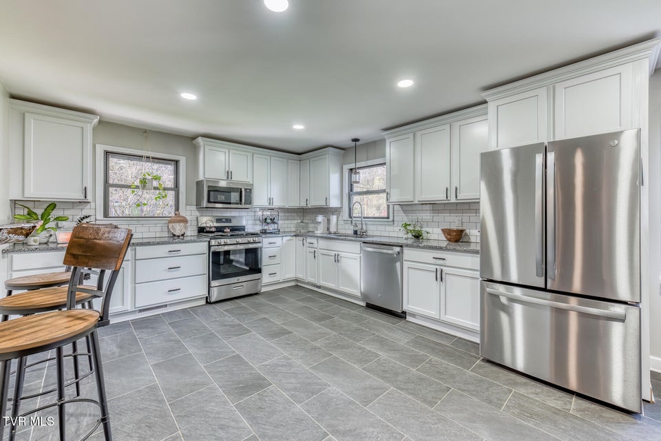 Photo #12: 837 Parkway Boulevard