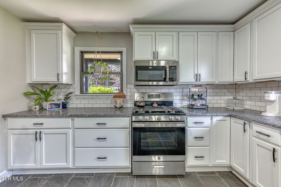 Photo #13: 837 Parkway Boulevard