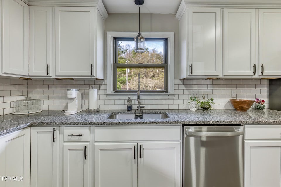 Photo #14: 837 Parkway Boulevard