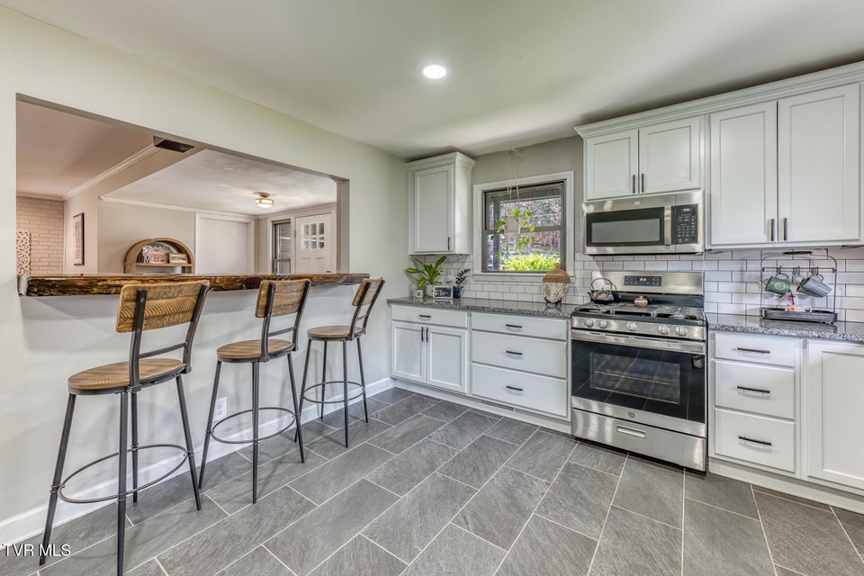 Photo #15: 837 Parkway Boulevard