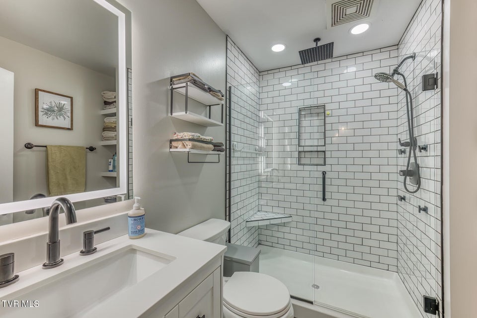 Photo #18: 837 Parkway Boulevard