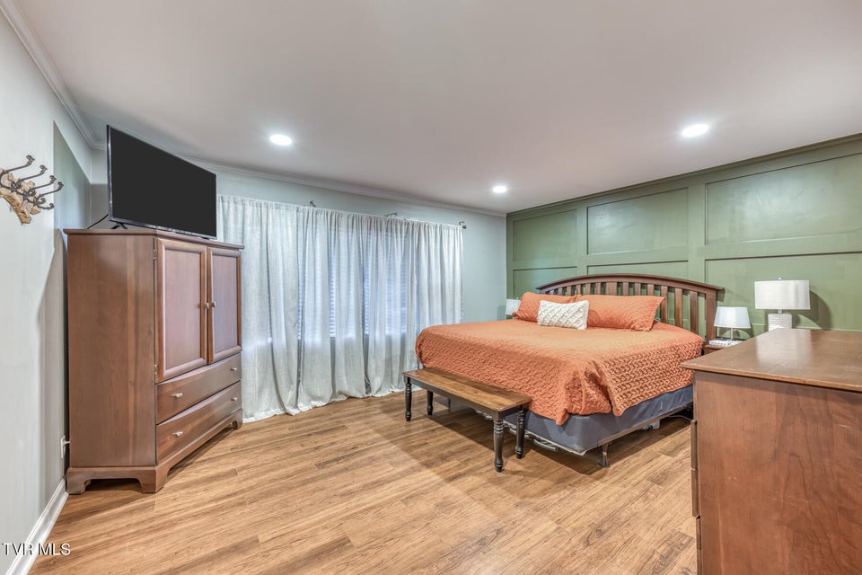 Photo #20: 837 Parkway Boulevard