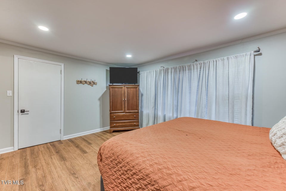 Photo #21: 837 Parkway Boulevard