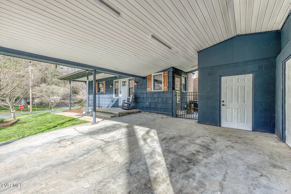 Photo #30: 837 Parkway Boulevard