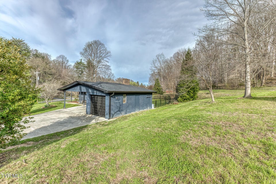 Photo #34: 837 Parkway Boulevard