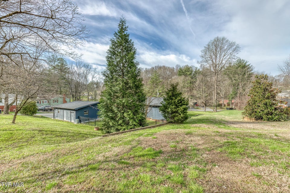 Photo #37: 837 Parkway Boulevard