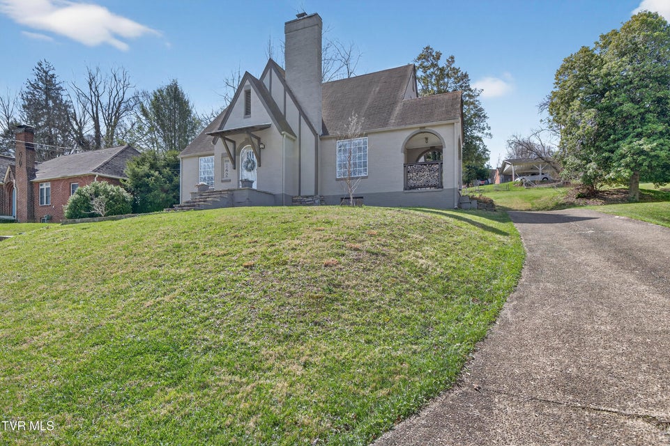 Photo #56: 142 Campbell Avenue