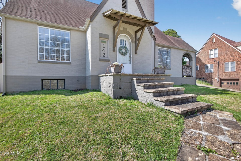 Photo #57: 142 Campbell Avenue