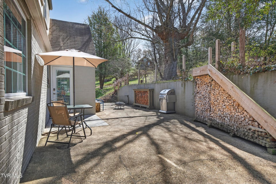 Photo #50: 142 Campbell Avenue