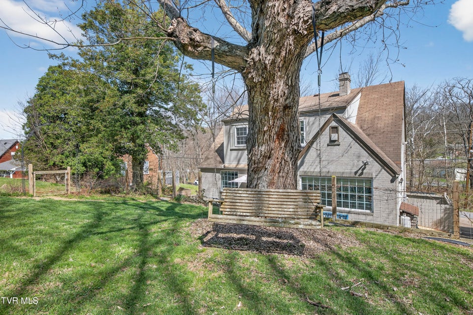 Photo #52: 142 Campbell Avenue