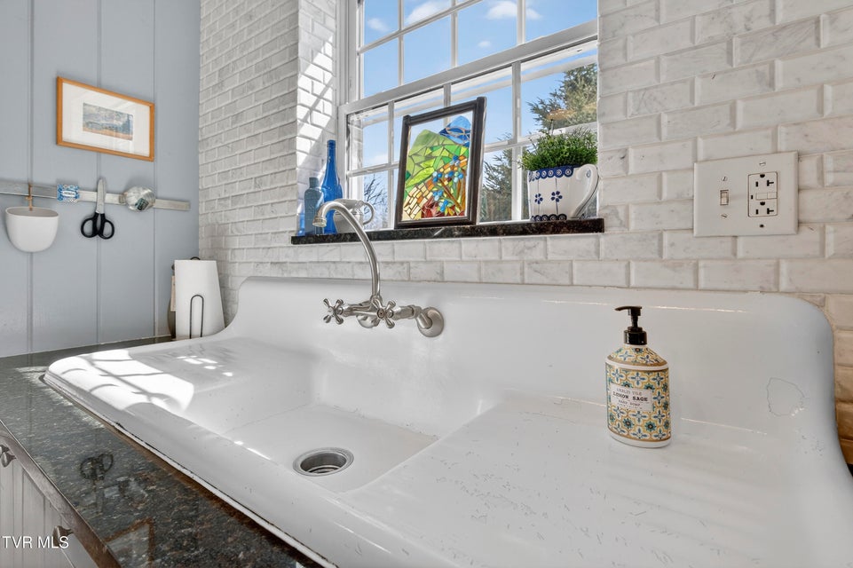 Photo #19: 142 Campbell Avenue