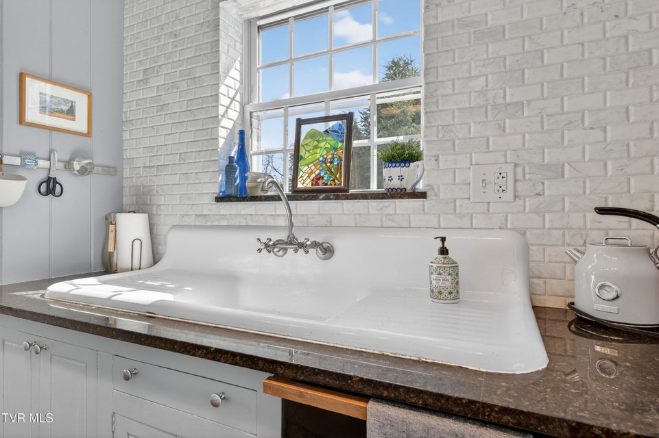 Photo #21: 142 Campbell Avenue