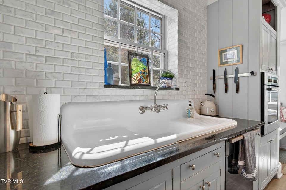 Photo #18: 142 Campbell Avenue