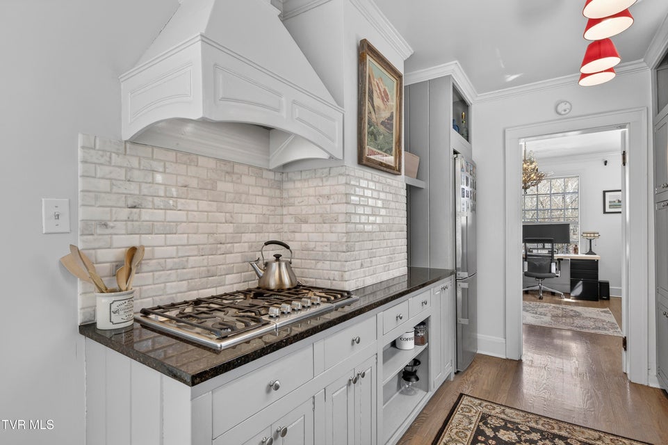 Photo #24: 142 Campbell Avenue