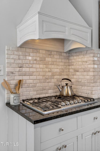 Photo #25: 142 Campbell Avenue