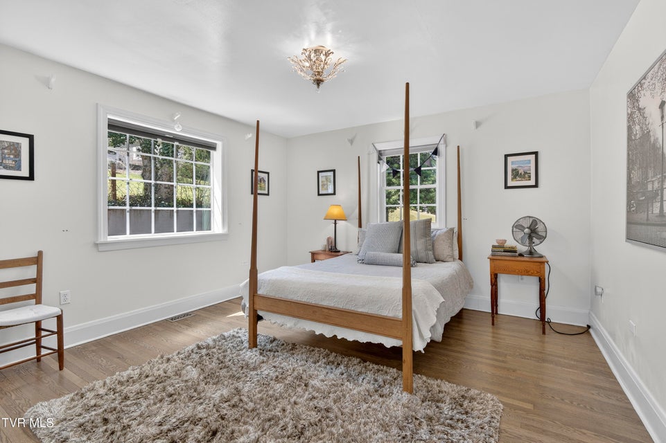 Photo #28: 142 Campbell Avenue