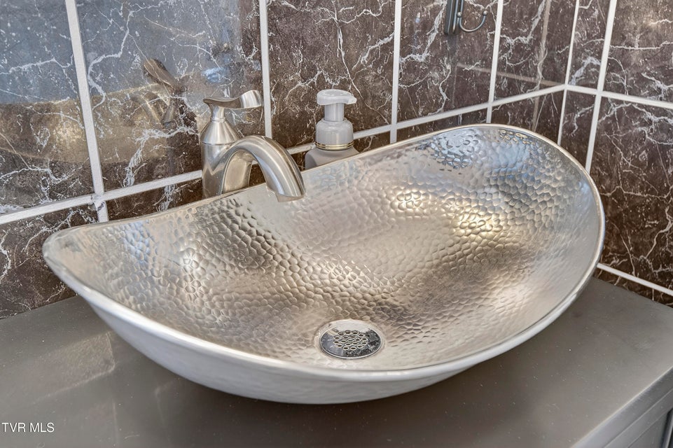 Photo #40: 142 Campbell Avenue