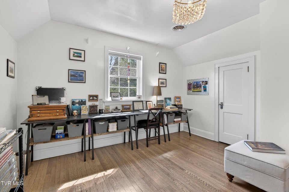 Photo #36: 142 Campbell Avenue