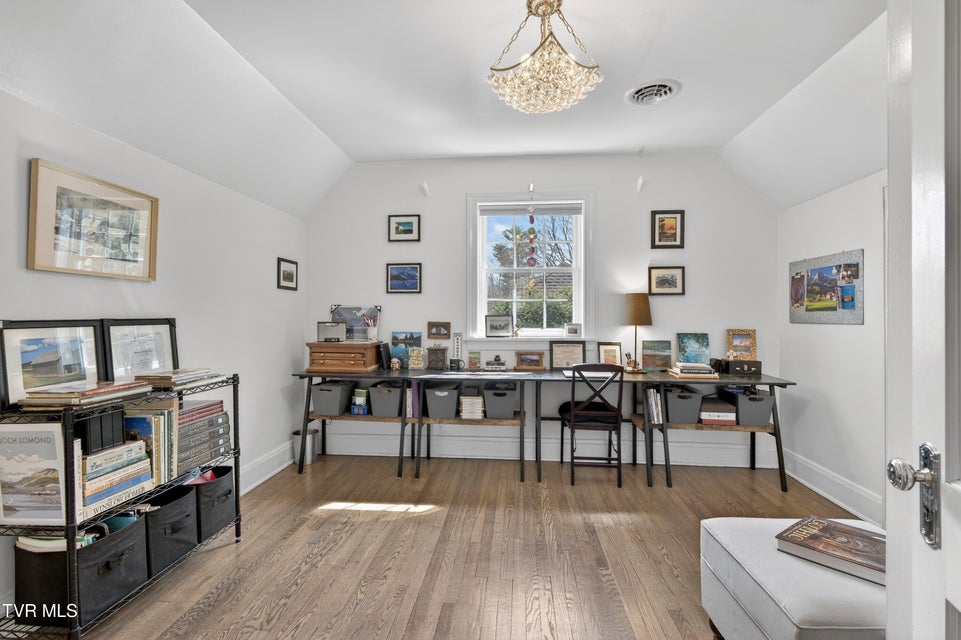 Photo #37: 142 Campbell Avenue