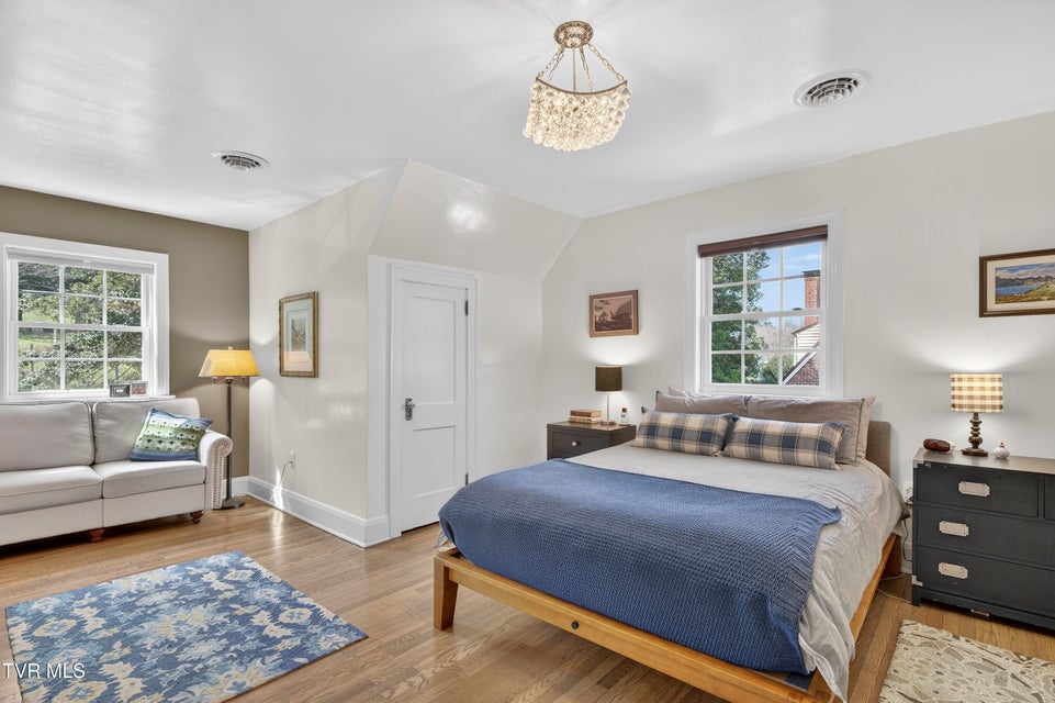 Photo #41: 142 Campbell Avenue