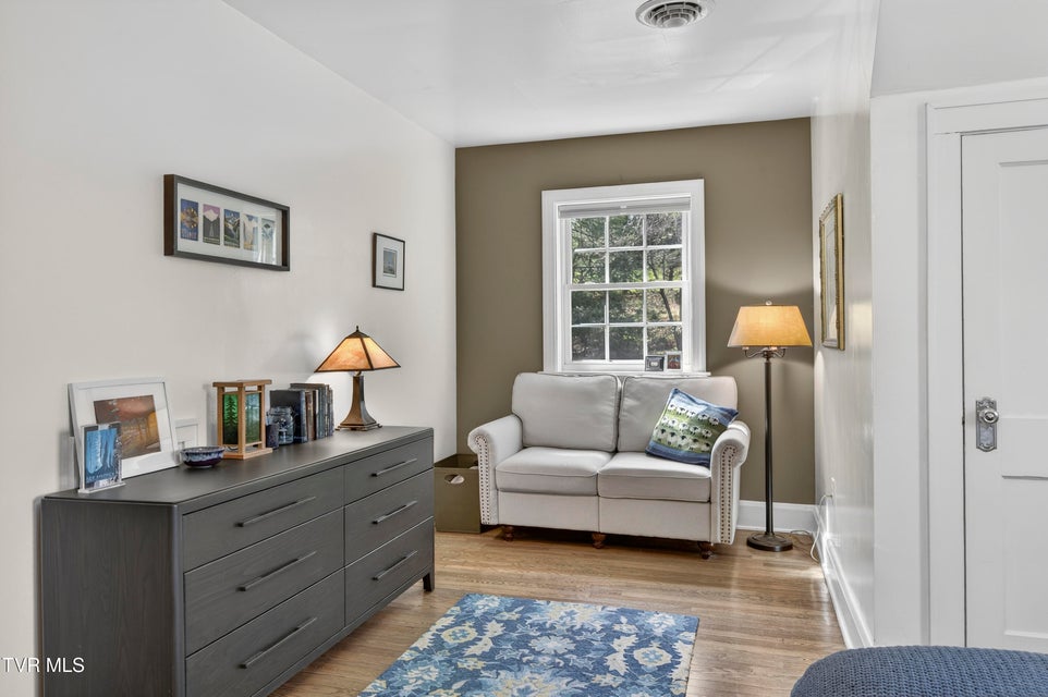 Photo #43: 142 Campbell Avenue