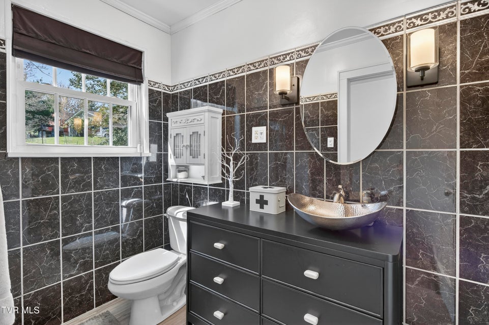 Photo #38: 142 Campbell Avenue