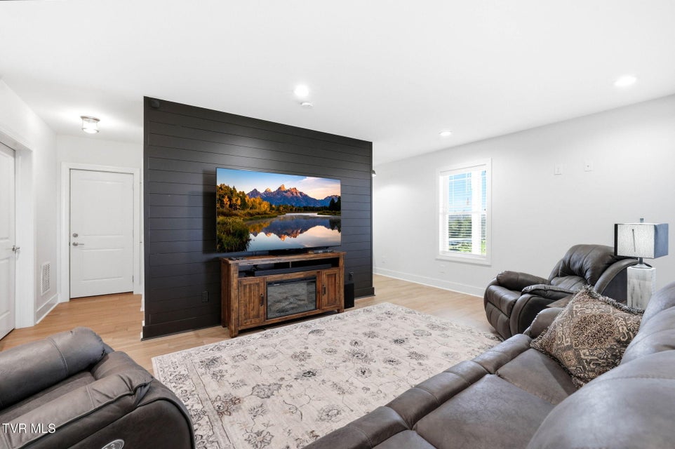 Photo #31: 3078 Calton Hill