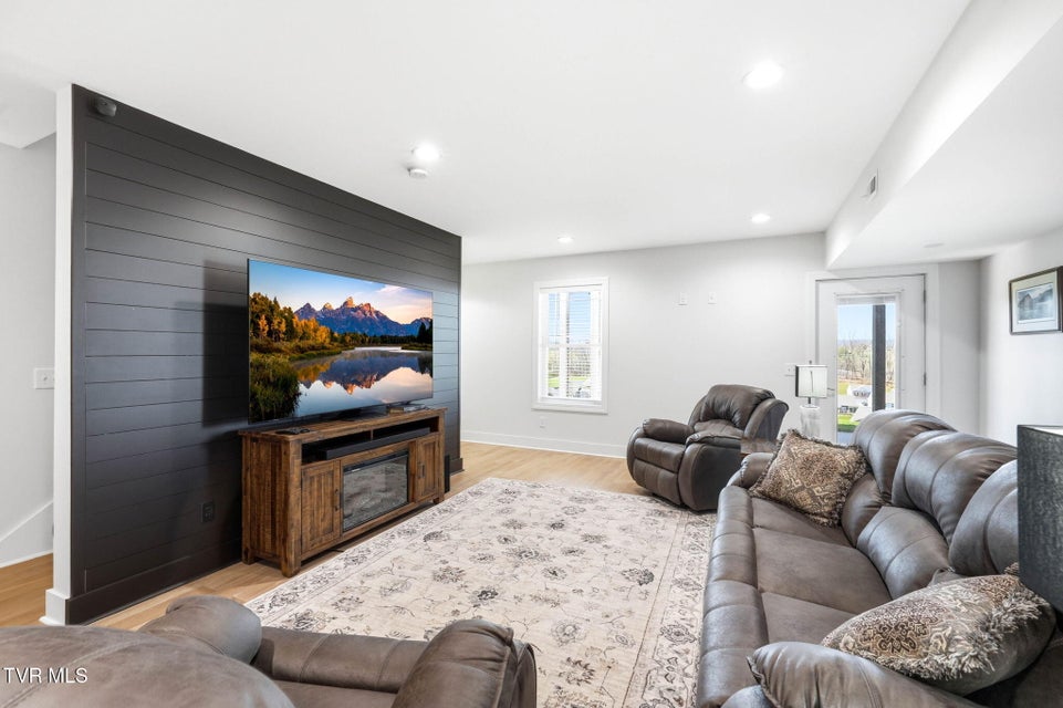 Photo #32: 3078 Calton Hill