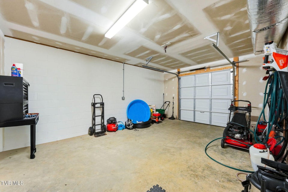 Photo #40: 3078 Calton Hill