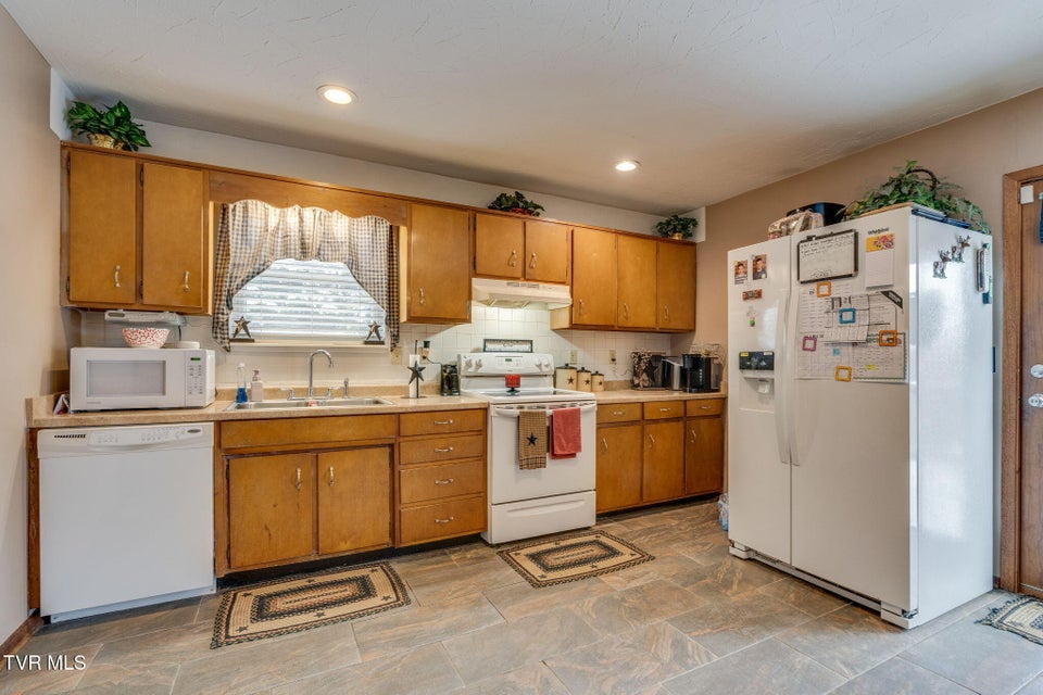 Photo #9: 131 Forest Road