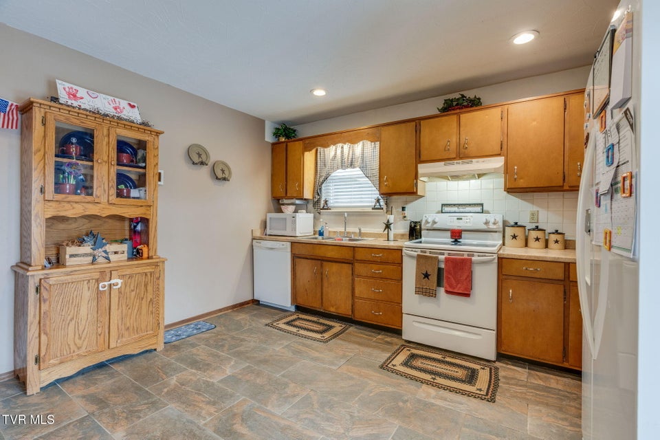 Photo #10: 131 Forest Road