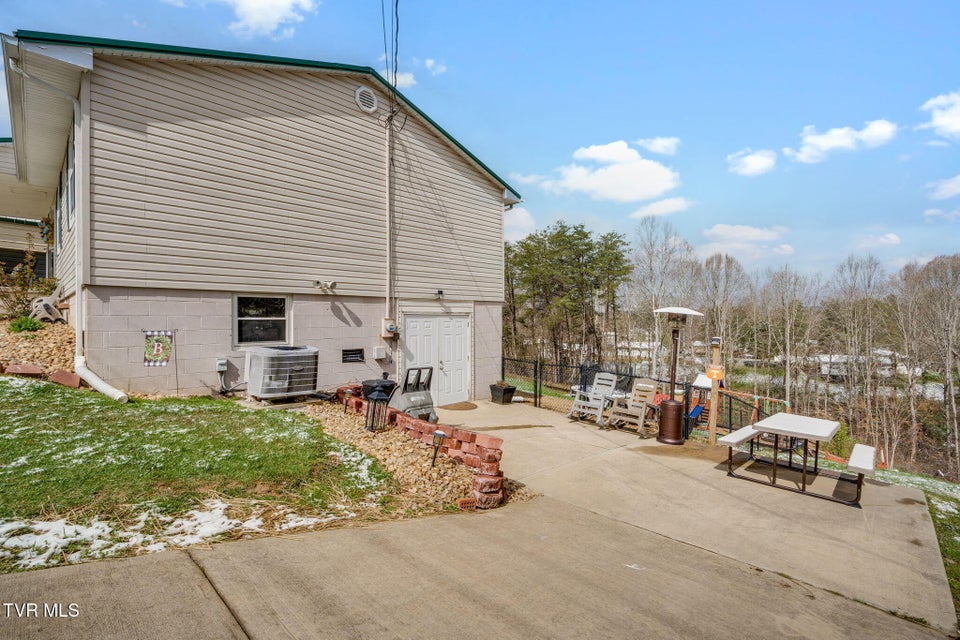 Photo #27: 131 Forest Road