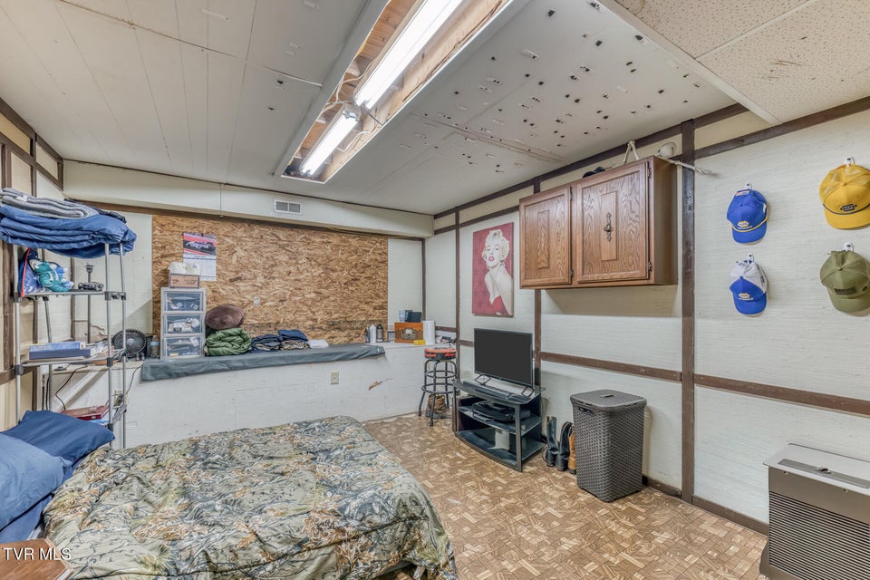 Photo #31: 220 Hillsboro Drive