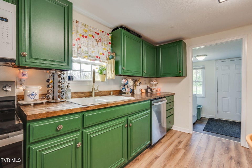 Photo #15: 1105 Miller Street