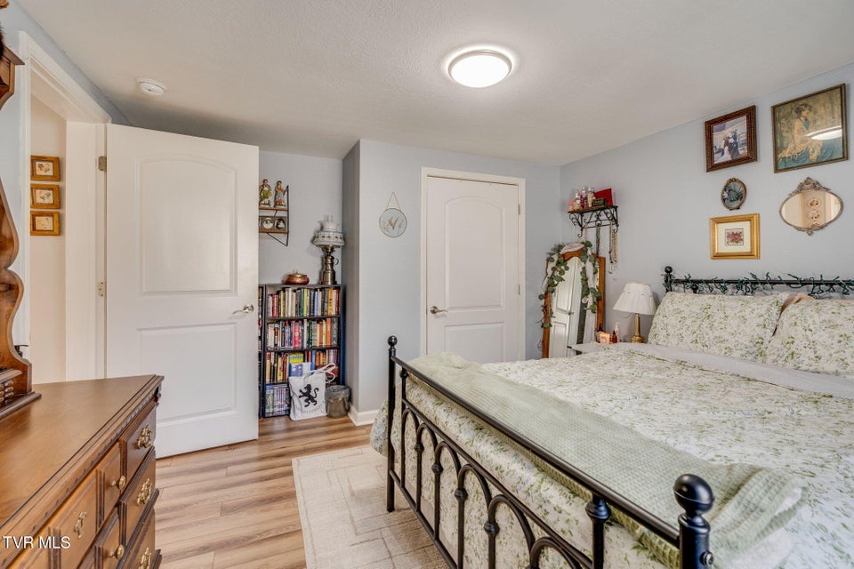 Photo #10: 1105 Miller Street