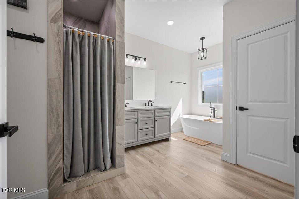 Photo #26: 12119 Lasalle Court