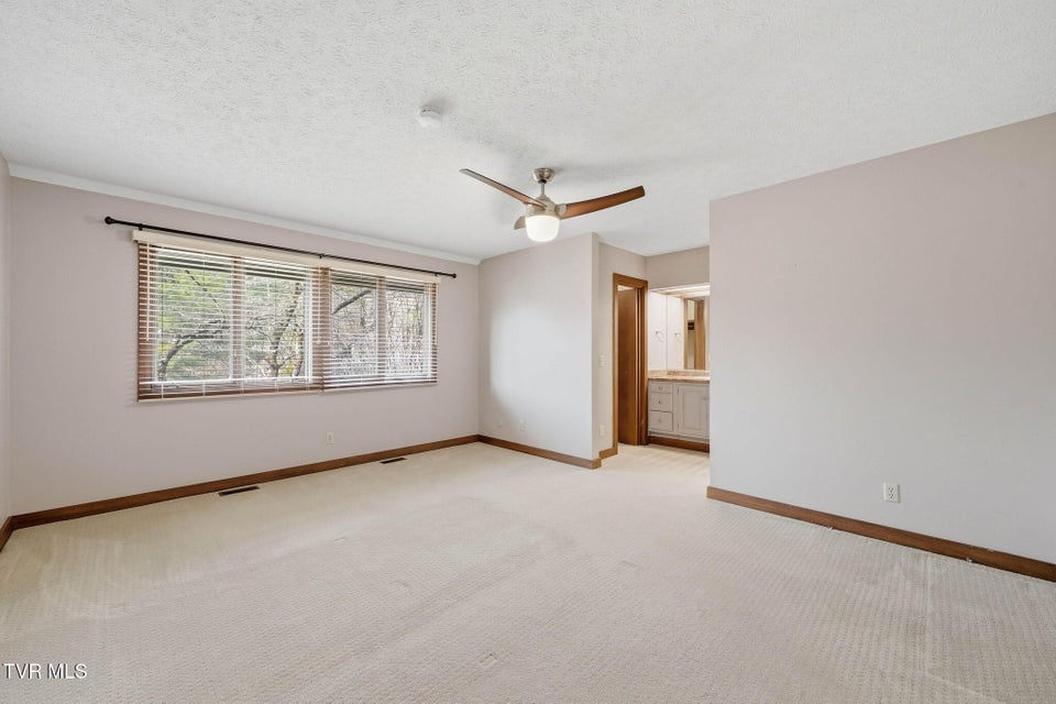 Photo #15: 136 Columbine Road