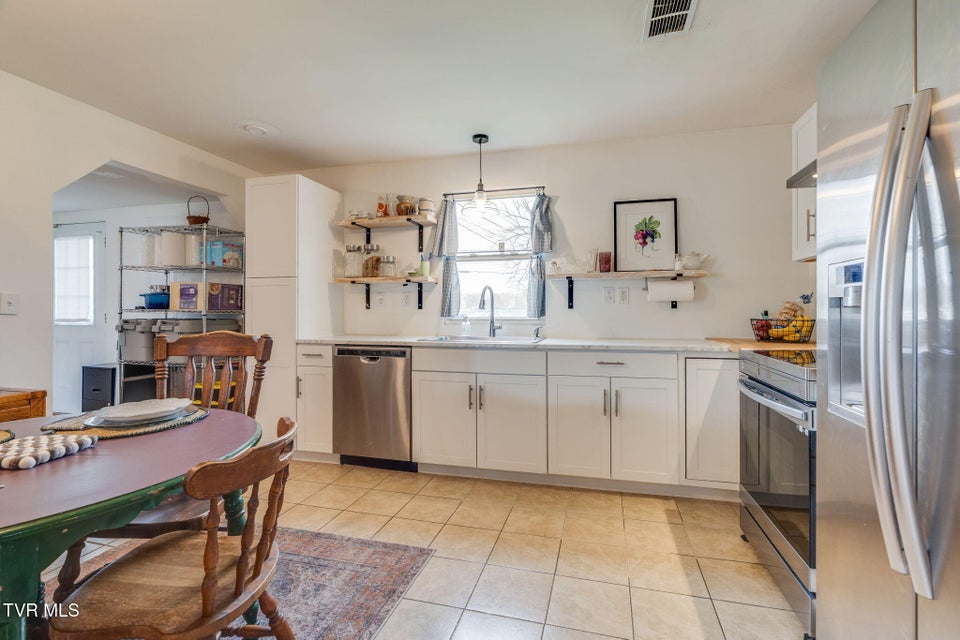 Photo #11: 302 Wilson Avenue