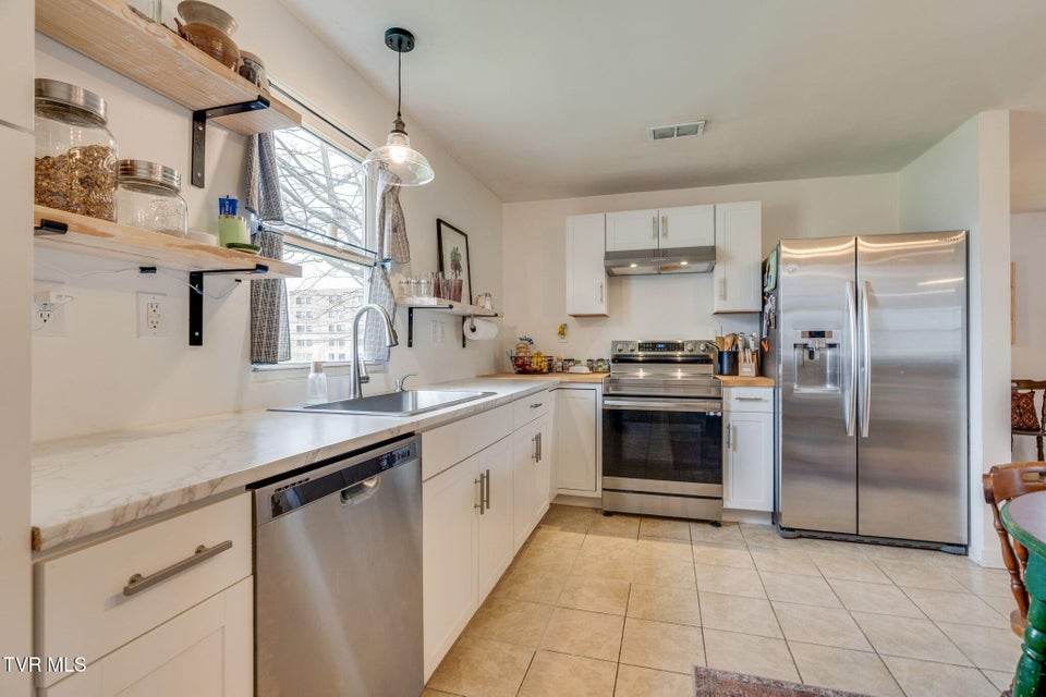 Photo #13: 302 Wilson Avenue