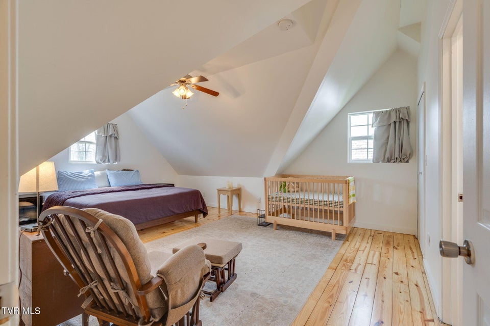 Photo #16: 302 Wilson Avenue