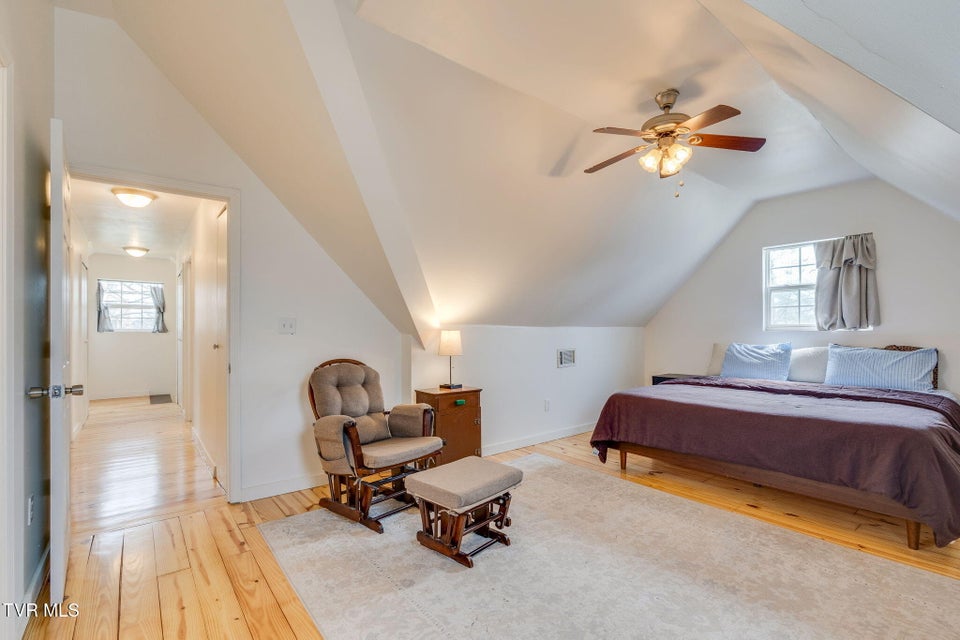 Photo #17: 302 Wilson Avenue