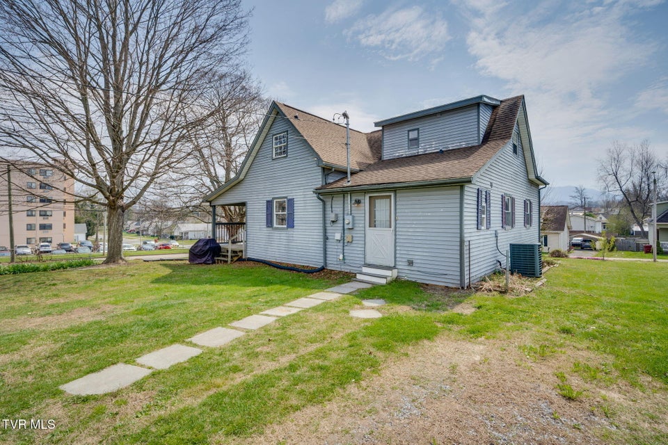 Photo #24: 302 Wilson Avenue