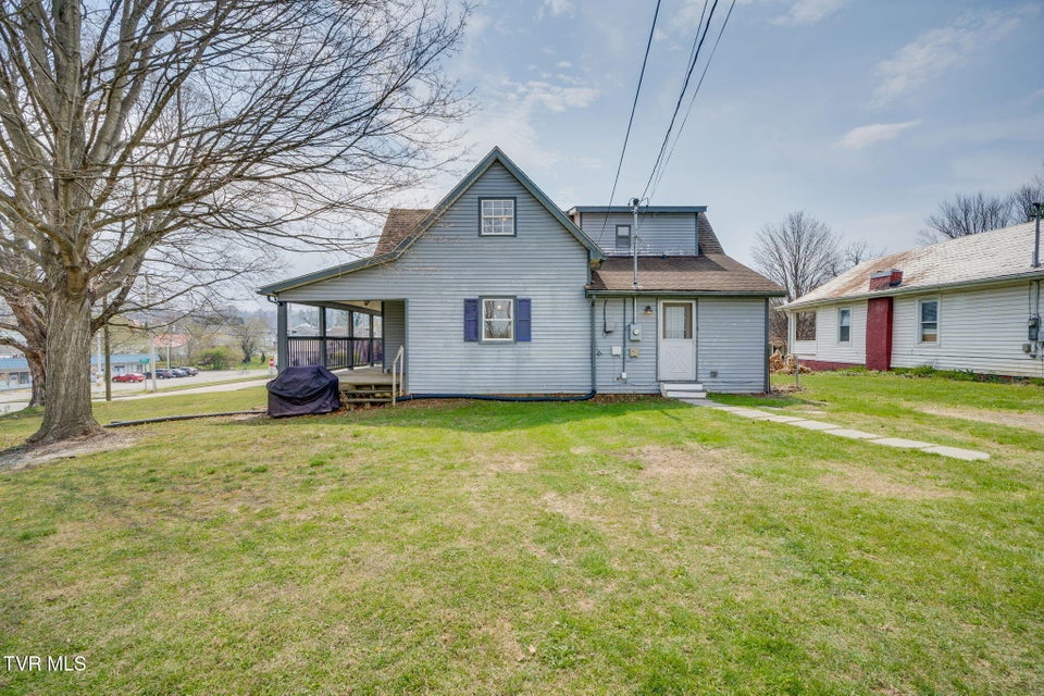 Photo #25: 302 Wilson Avenue