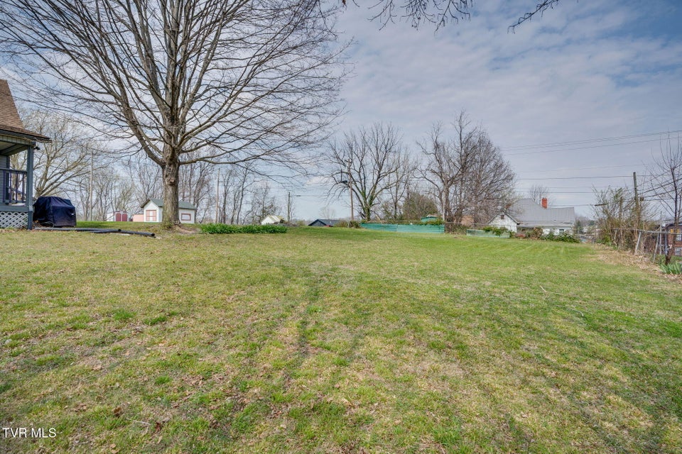 Photo #26: 302 Wilson Avenue