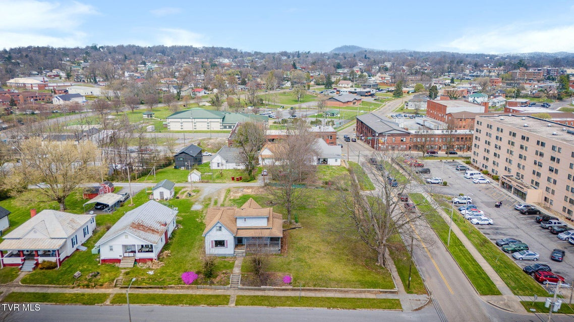 Photo #28: 302 Wilson Avenue