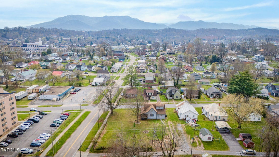 Photo #29: 302 Wilson Avenue